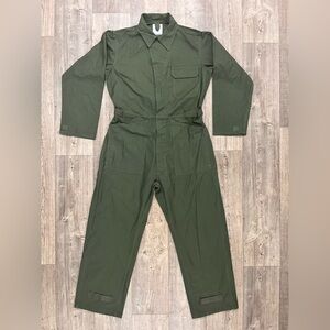 US Military Men's Cotton Sateen Coveralls Type 1 Olive Green Medium Velcro Army